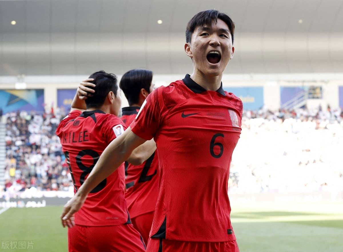 关于抢眼表现！国内足球队突破重围跻身前列的信息