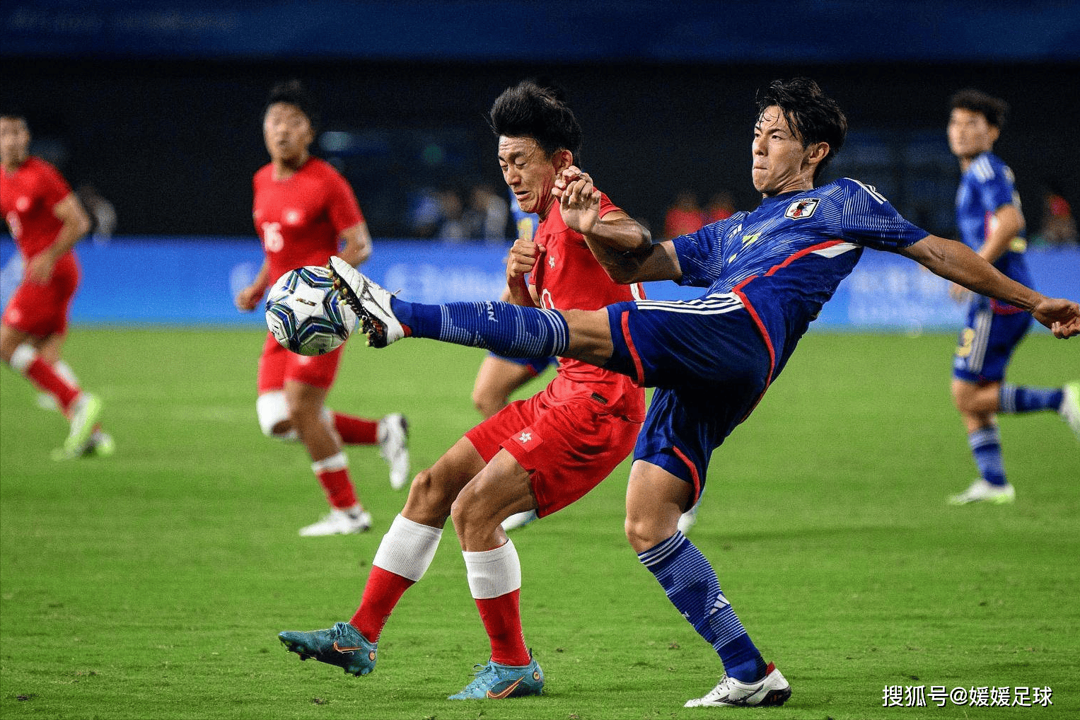 中国足球职业赛事热力激情，多位球员成就飙升的简单介绍