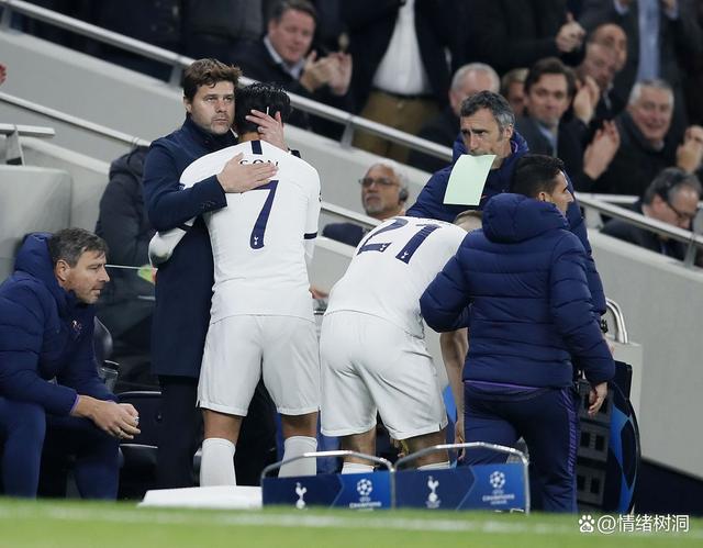 欧冠预选赛胜败关键时刻，球员十分紧张