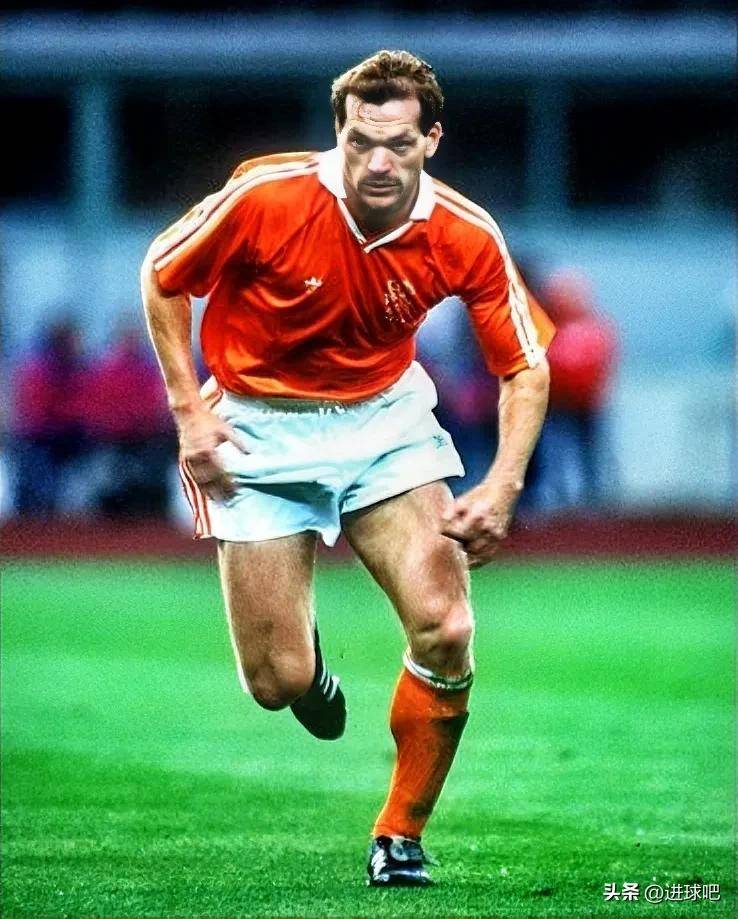 荷兰队经历艰难比赛，球员士气低迷的简单介绍