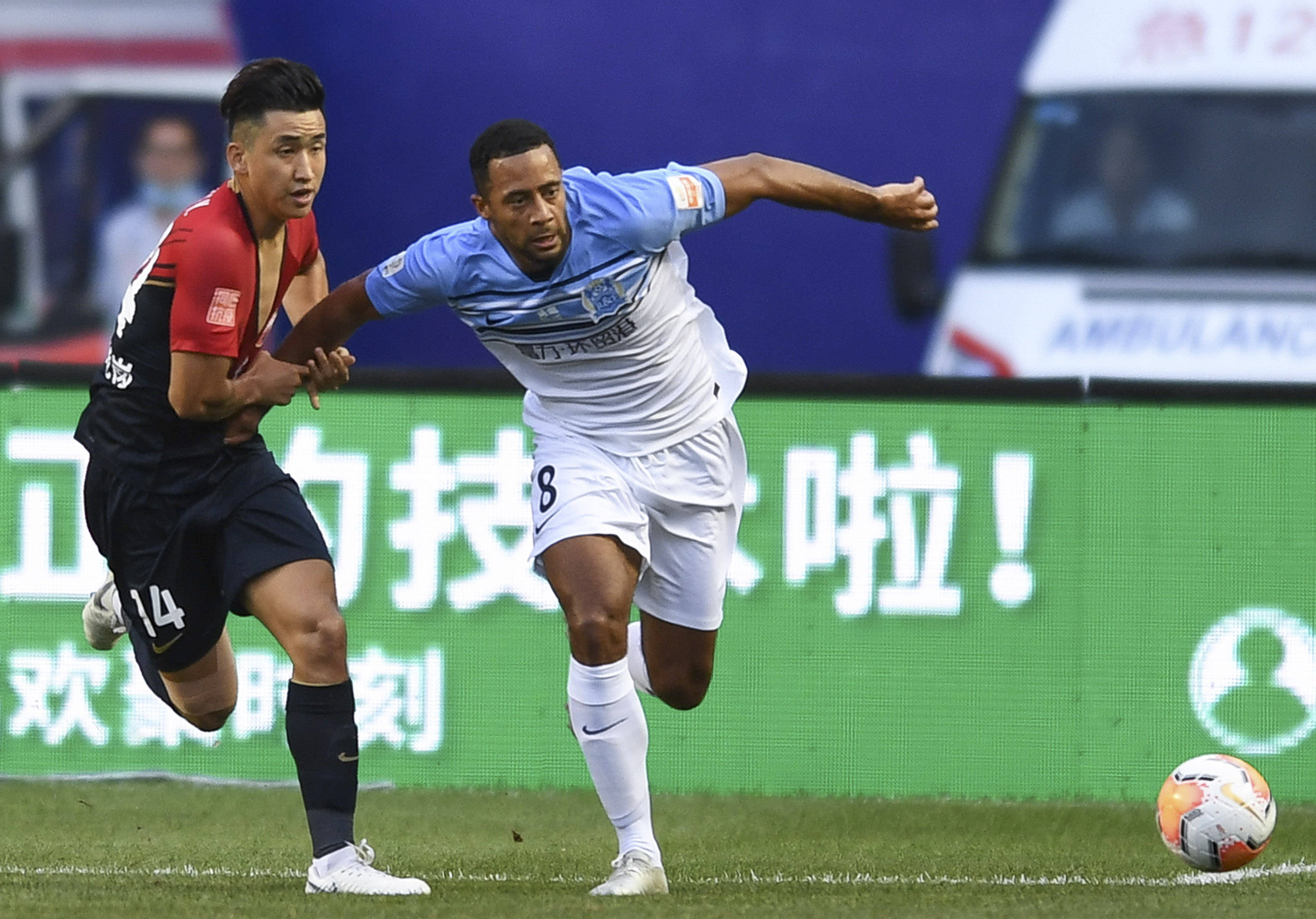 包含王永珀领衔：中超技博大赛传奇回顾的词条