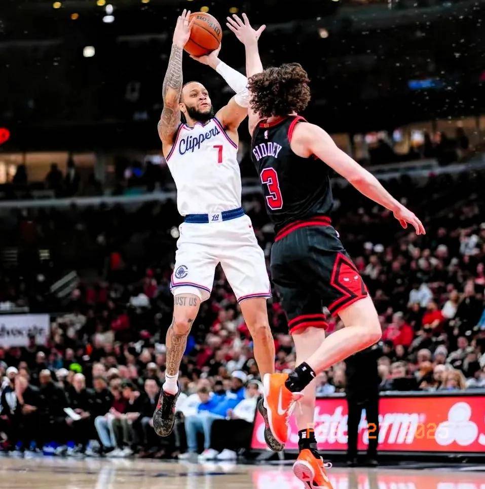 世俱杯赛程-快船球员在比赛中充分释放实力带队赢得比赛