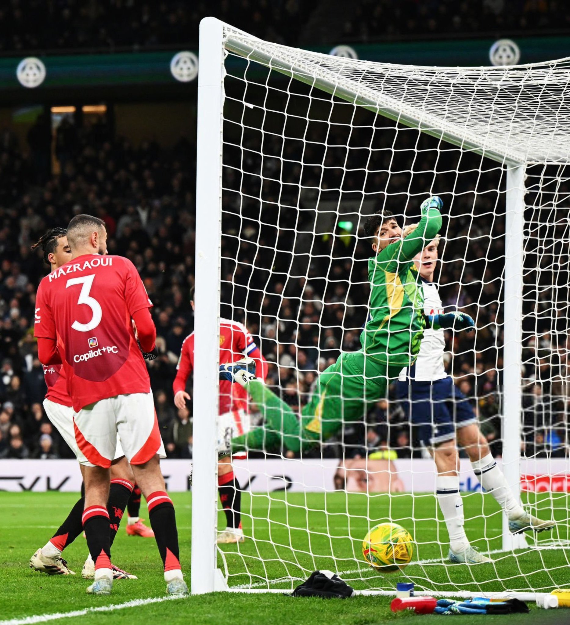 关于曼联力克热刺,取得重要胜利的信息 关于曼联力克热刺,取得重要胜利的信息