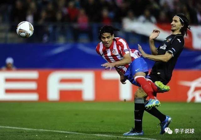 世俱杯时间-足球比赛中各方势力对弈胜负未定