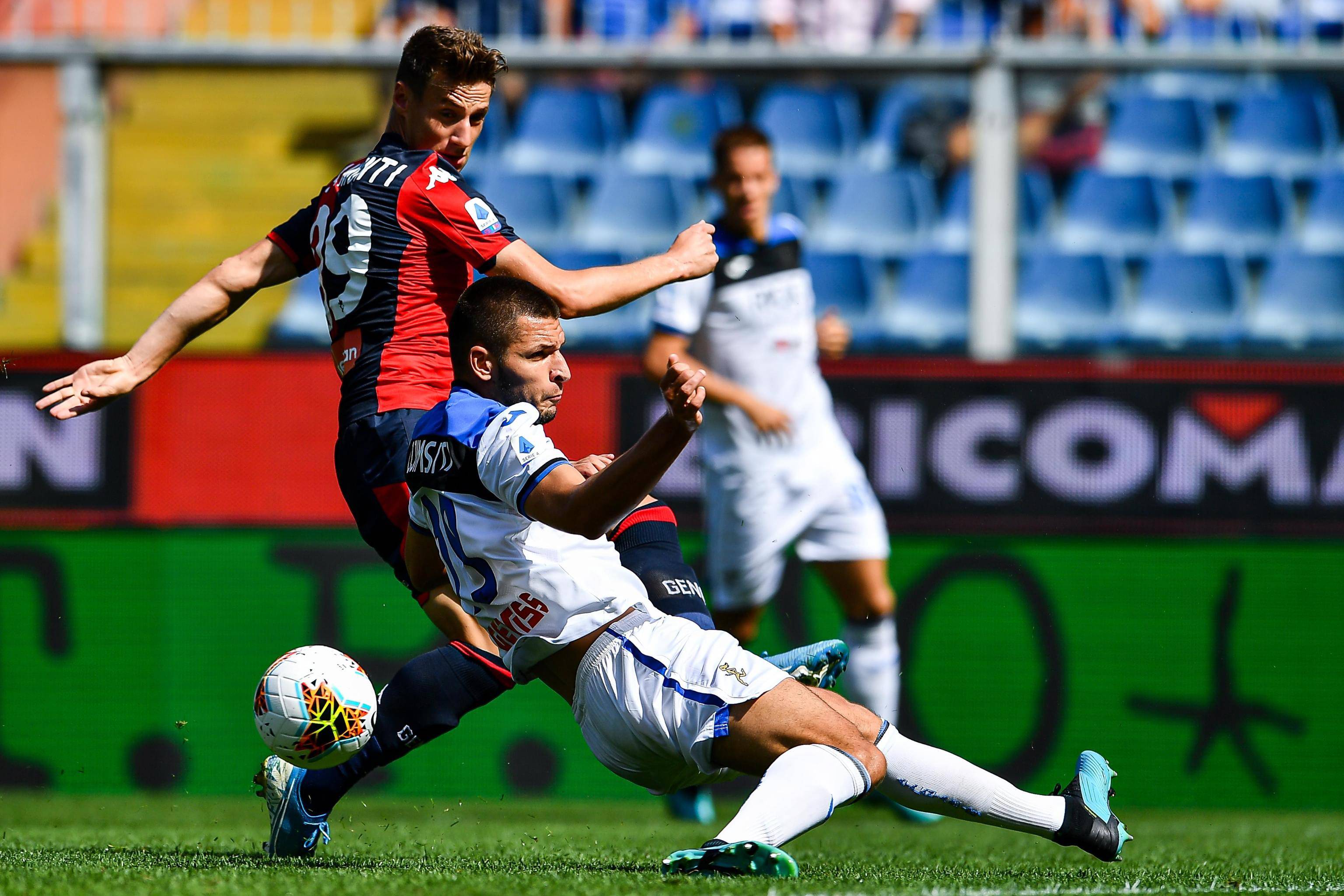 足球比赛不仅是体育竞技,更是一场情感的碰撞 足球比赛不仅是体育竞技,更是一场情感的碰撞