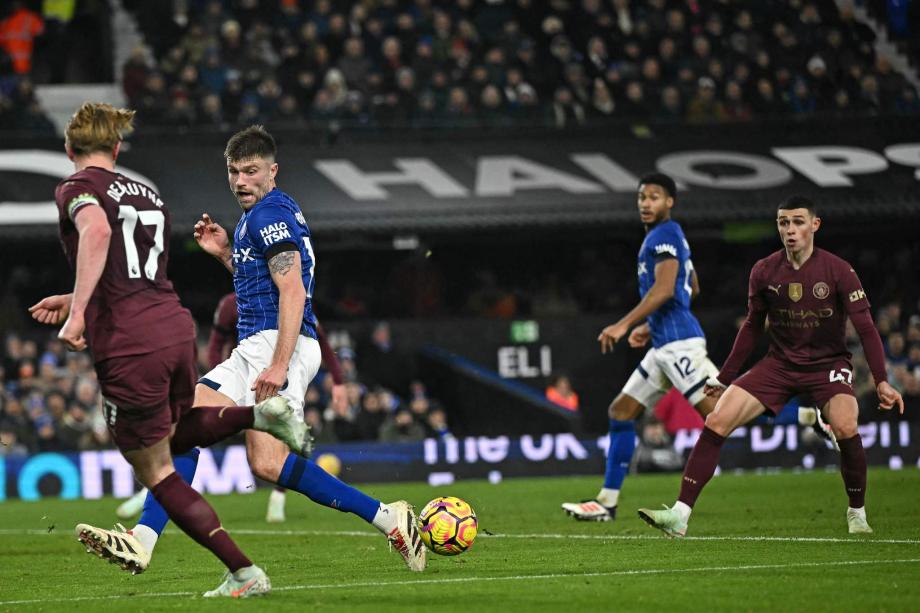 曼城客场大胜,取得重要胜利 曼城客场大胜,取得重要胜利