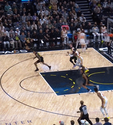 爵士队在主场力克老鹰队,取得胜利 爵士队在主场力克老鹰队,取得胜利