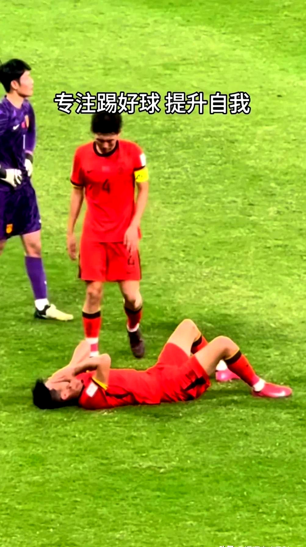 运动员拼尽全力最终屈居亚军