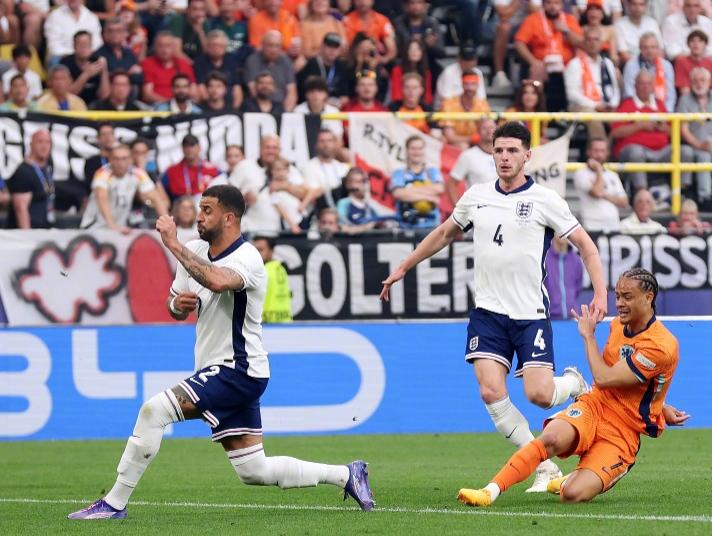 英格兰队在比赛中战胜克里斯蒂尼亚