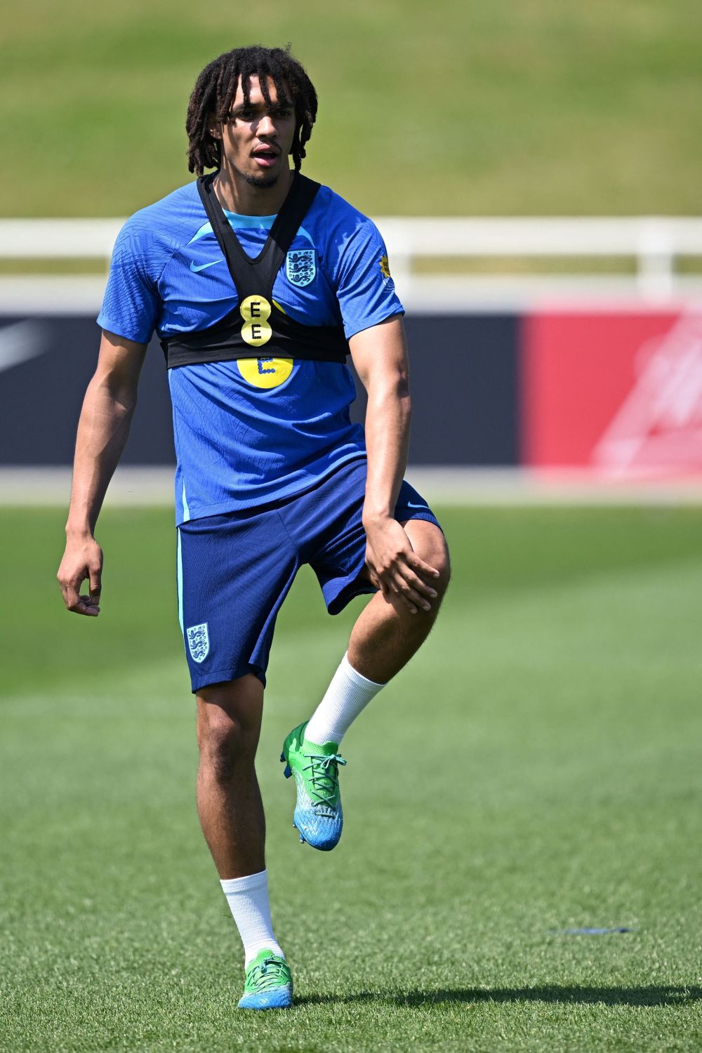 世俱杯直播-英格兰战胜对手,欧预赛比赛球员备战情况