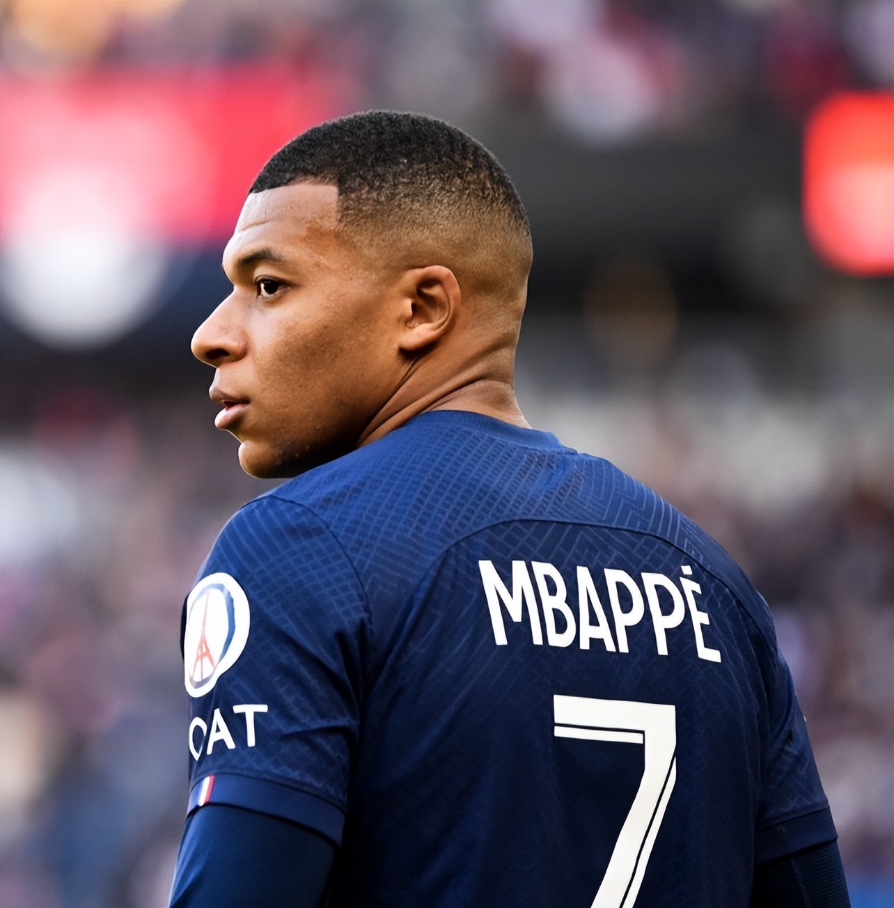 世俱杯直播-大巴黎签下德甲巨星，战力翻倍