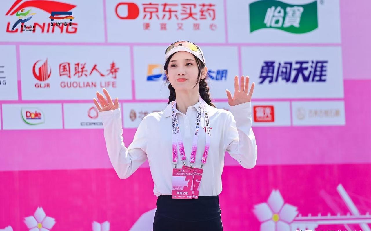 世俱杯参赛资格-运动场上女选手们展现出色实力,刷新记录