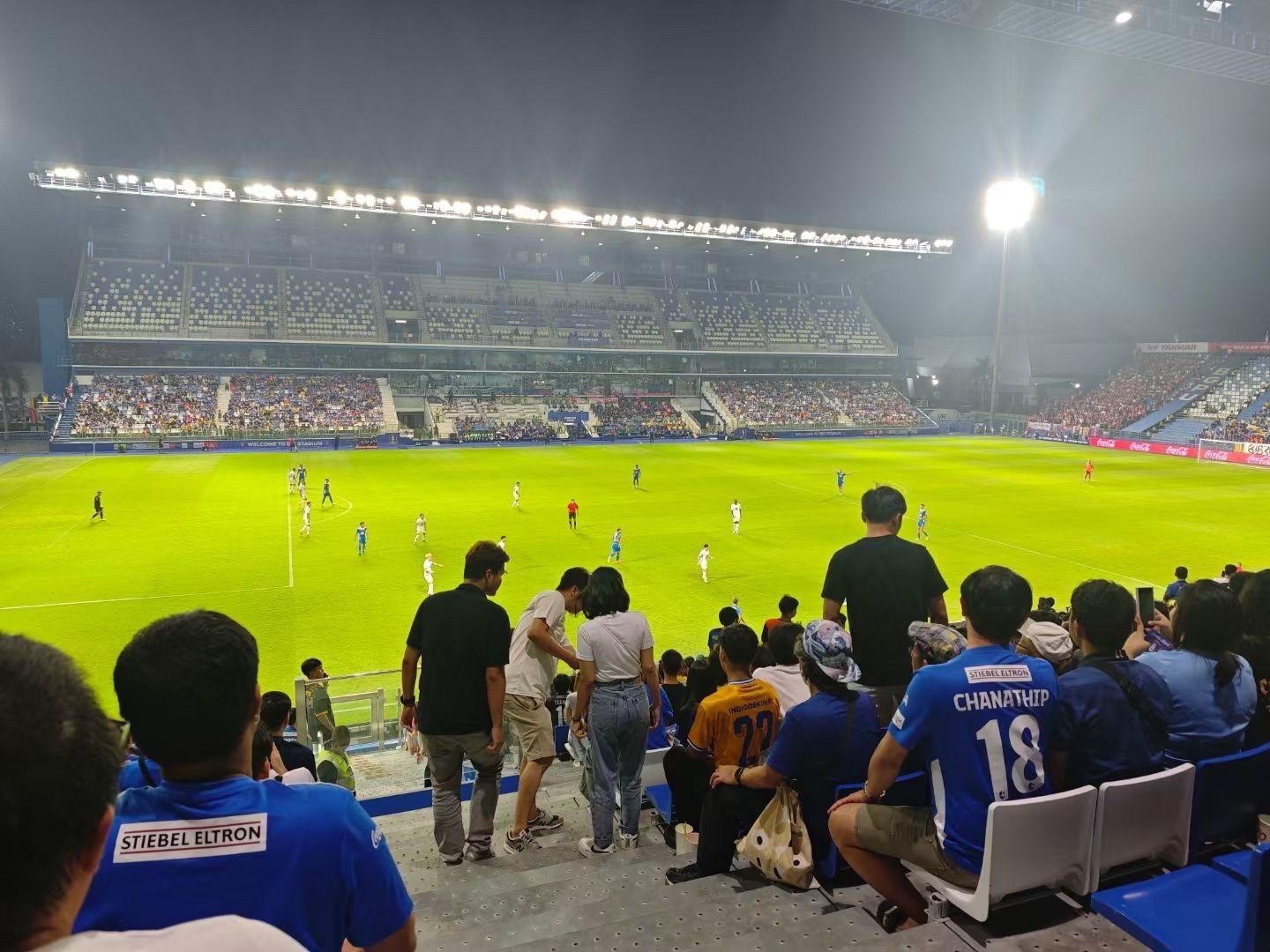 泰国篮球联赛赛场气氛火热，人气达到最高点