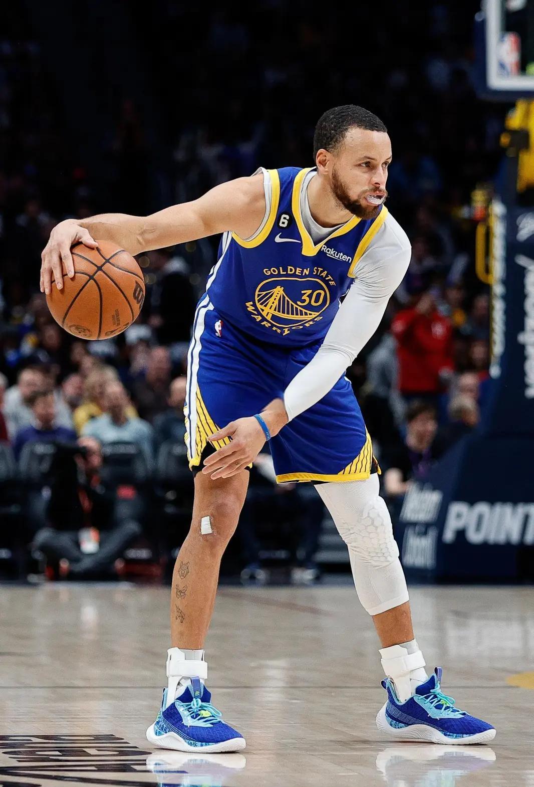 世俱杯冠军-季后赛伏笔:如何防守库里成为关注焦点