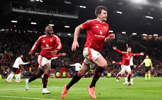 世俱杯决赛-罗马客场大胜,惊险反超曼联获得宝贵三分