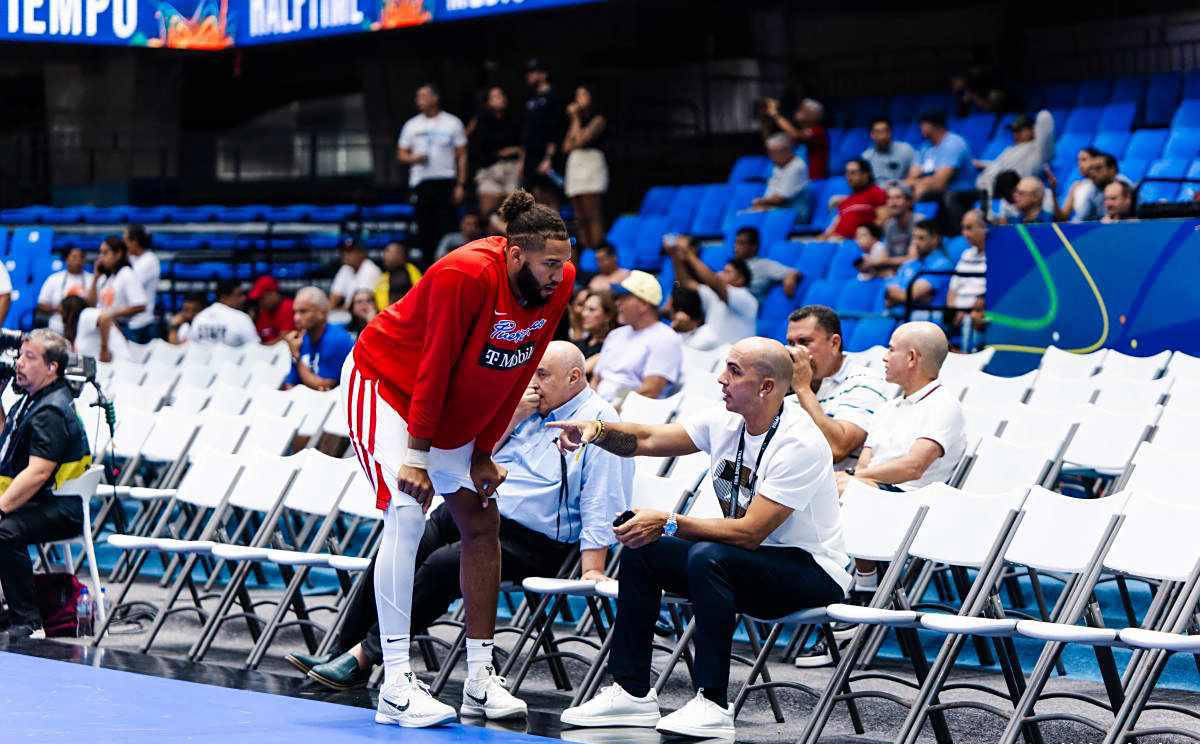 新外援表现抢眼，带领球队获得胜利