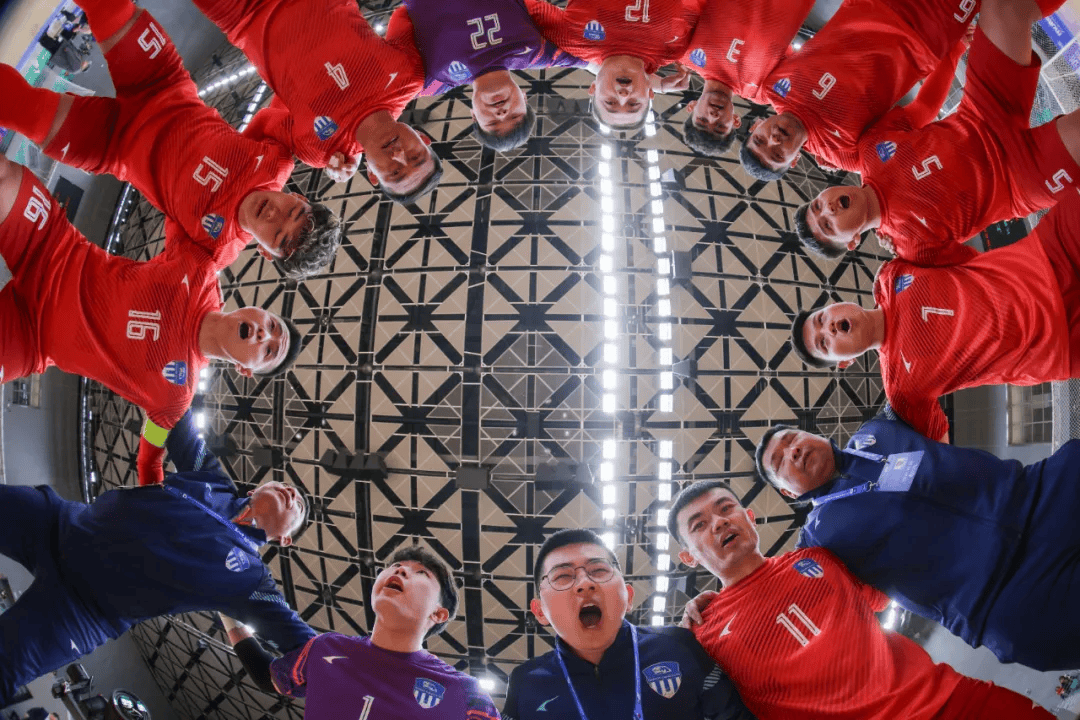 精妙一战！国际足球赛事上的球员风采