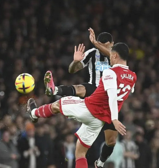 纽卡斯尔主场击败斯图加特，反客为主折服对手