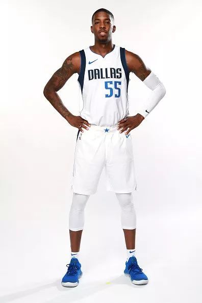 小牛击败雷霆,冲击季后赛资格 小牛击败雷霆,冲击季后赛资格