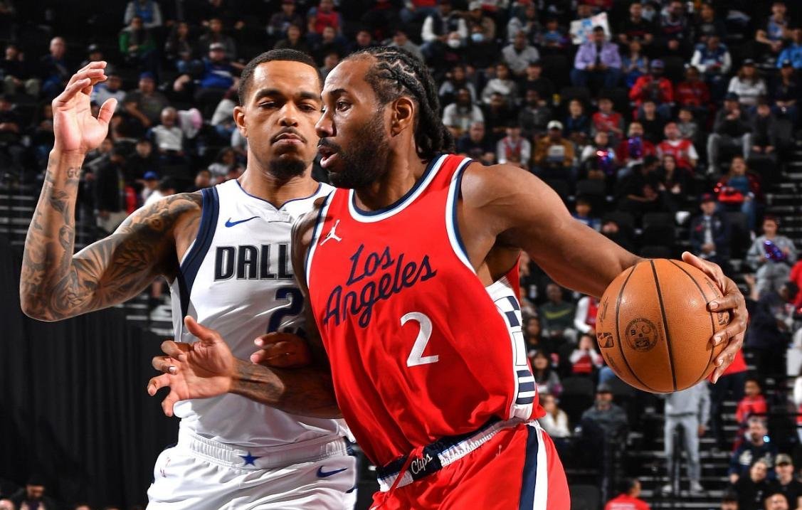 快船队客场击败独行侠