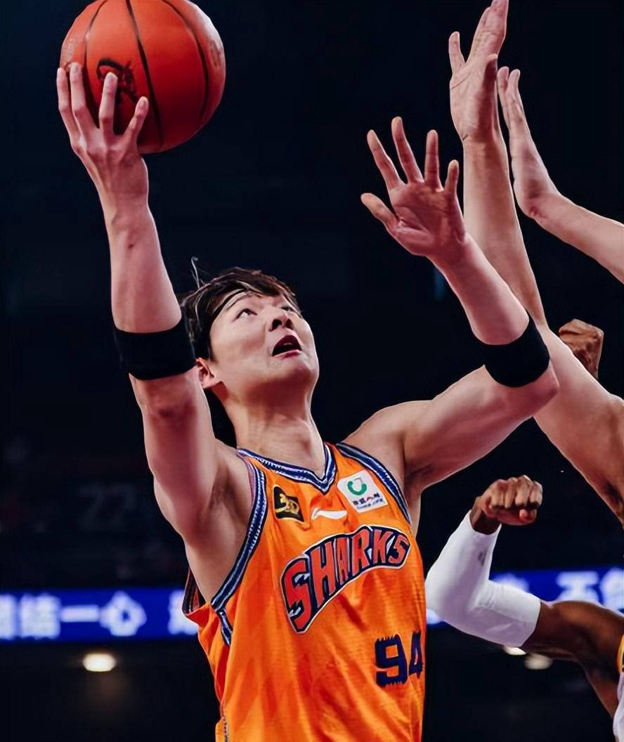 世俱杯冠军-上海队在困难时刻逆转胜利,球员豪言下场必胜