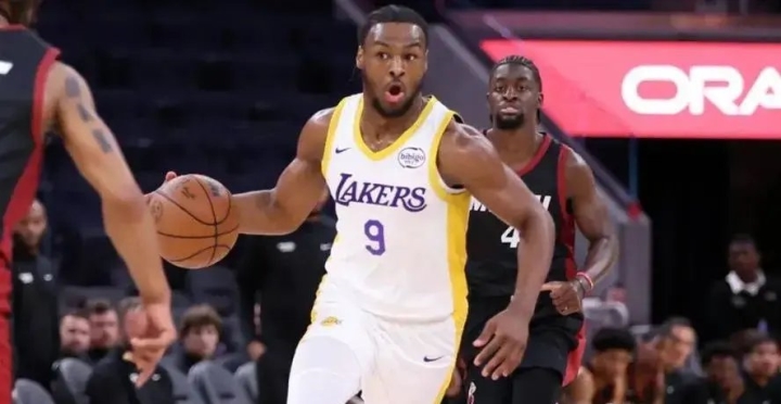 勇士击败湖人,豪取连胜 勇士击败湖人,豪取连胜