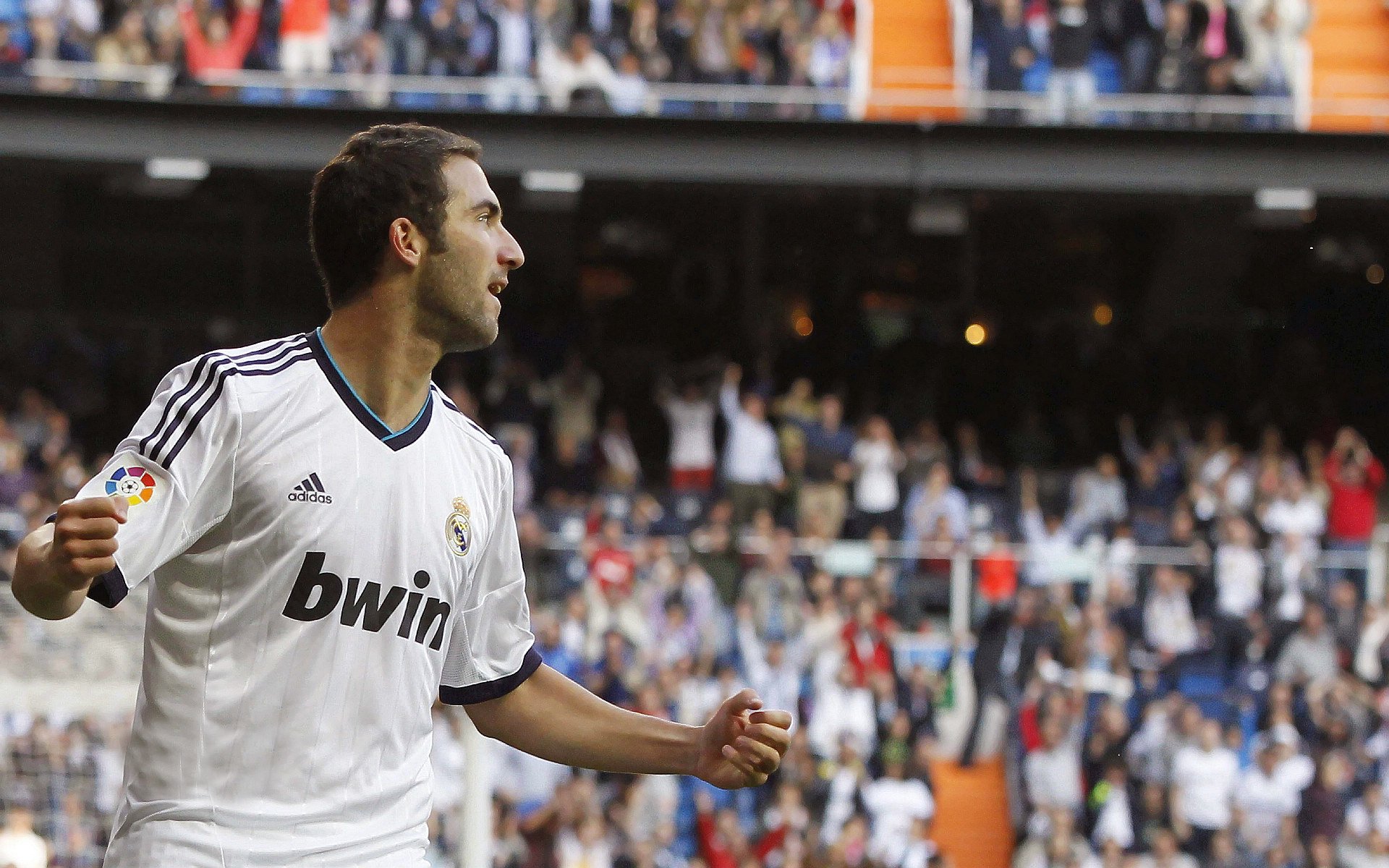 世俱杯奖金-撒哈拉之门前的眼泪,喀麦隆用萨纳加河之水浇灭沙漠之火,法比尼奥定义现代后腰终极价值