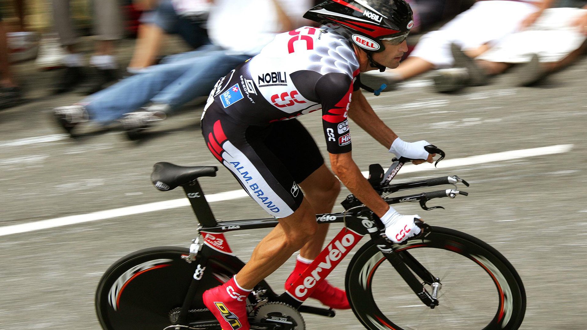 当阿圭罗在柏林身披客队战袍,一场被友谊点燃的足球寓言