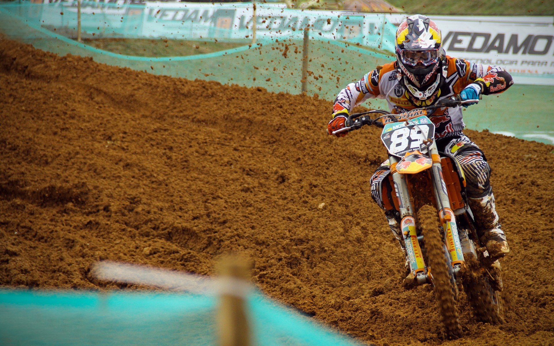 引擎轰鸣与地板回响,当老鹰在钢铁丛林制霸